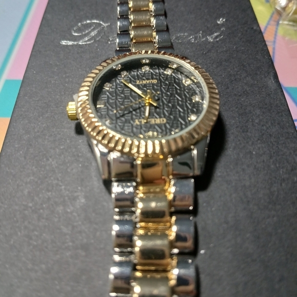 Gold and Silver Quartz Watch - Picture 5 of 6